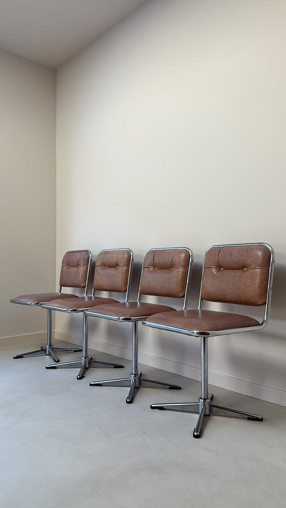 Vier vintage draaibare chromen stoelen met skai leer, Huis en Inrichting, Stoelen, Zo goed als nieuw, Vier, Leer, Overige kleuren