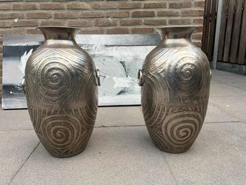 Mooie vazen beschikbaar voor biedingen