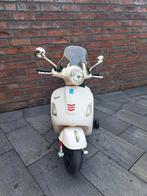 VESPA scooter kids met USB aansluiting!!!, Ophalen of Verzenden, Zo goed als nieuw