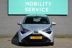 Toyota Aygo 1.0 VVT-i x-play Airco CarPlay CAMERA 1ste eig, Voorwielaandrijving, Stof, Gebruikt, 4 stoelen
