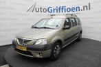 Dacia Logan MCV 1.6-16V Lauréate 7p. met trekhaak en airco, Stof, Gebruikt, 7 stoelen, Beige