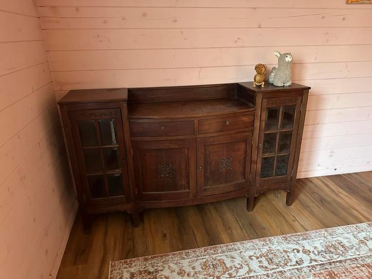 Antieke, sierlijke kast - donkerbruinrood, Antiek en Kunst, Antiek | Meubels | Kasten, Ophalen