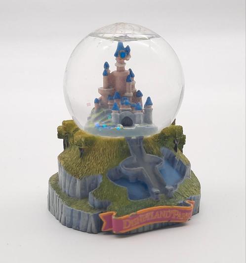 Disneyland Paris mini Sneeuwbol / Snow globe Kasteel, Verzamelen, Disney, Gebruikt, Beeldje of Figuurtje, Overige figuren, Ophalen of Verzenden