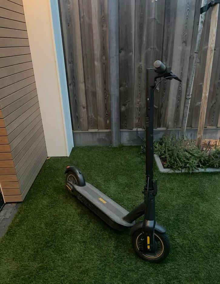 Elektrische step ninebot g30 max ||, Fietsen en Brommers, Steps, Zo goed als nieuw, Elektrische step (E-scooter), Ophalen of Verzenden