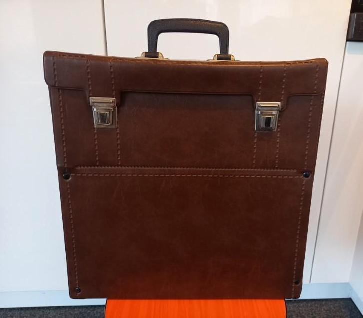 * Vintage vinyl lp platenkoffer bruin dubbelclip (20) *, Muziek en Instrumenten, Behuizingen en Koffers, Gebruikt, Overige instrumenten