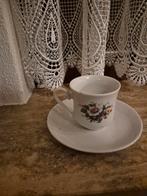 Vintage kop en schotel met bloemmotief, Ophalen of Verzenden, Gebruikt