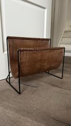 Lederen Kranten en Magazine Mand, Ophalen, Zo goed als nieuw
