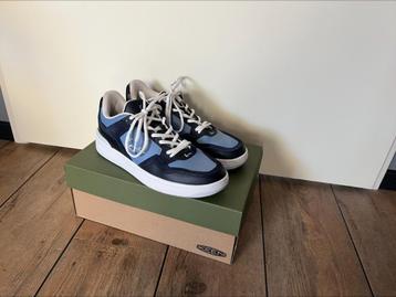 Mooie KARL KANI sneakers maat past als 42/42,5 beschikbaar voor biedingen