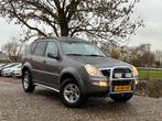 SsangYong Rexton RX 290 HR | Automaat + 4x4 + Grijs kenteken, Auto's, Bestelauto's, Automaat, Gebruikt, Beige, Origineel Nederlands