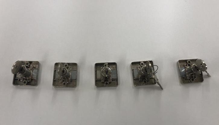 Nieuwe Wurth meubelslotjes met of zonder cillinderkern, Doe-het-zelf en Verbouw, Hang- en Sluitwerk, Nieuw, Slot, Koper of Messing