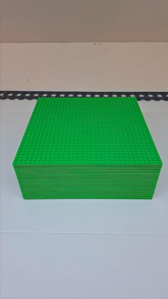 Lego classic groene grondplaat x32, Kinderen en Baby's, Speelgoed | Duplo en Lego, Zo goed als nieuw, Lego, Losse stenen, Ophalen