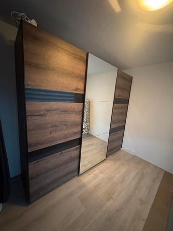 Ruime Kledingkast te Koop! beschikbaar voor biedingen