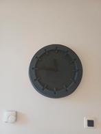 Zuiver zwarte Wandklok karton - 45cm. Ophalen in Rosmalen, Huis en Inrichting, Ophalen, Zo goed als nieuw, Analoog, Wandklok
