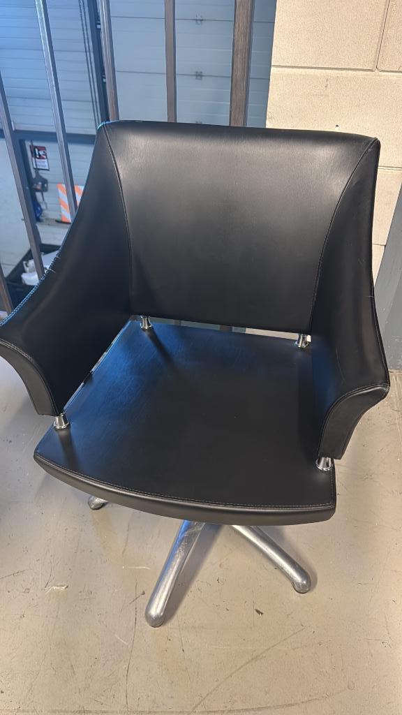 kappersstoel knipstoel kappeer thuiskapper pomp dames heren, Huis en Inrichting, Stoelen, Zo goed als nieuw, Eén, Kunststof, Leer