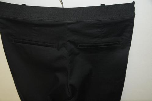 Mooie zwarte driekwart broek / pantalon van H&M, 38, ZGAN!, Kleding | Dames, Broeken en Pantalons, Zo goed als nieuw, Maat 38/40 (M)