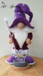 Art-Ajoure handgemaakte wollen Kerstkabouter 27 cm paars, Diversen, Kerst, Verzenden, Nieuw