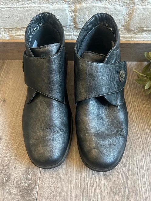 Solidus zwart gevoerd laarsje met klittenband mt 6.5 wijdte, Kleding | Dames, Schoenen, Zo goed als nieuw, Schoenen met lage hakken