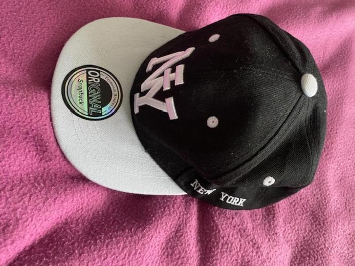 zwart witte pet New York, Kinderen en Baby's, Kinderkleding | Petten en Hoeden, Zo goed als nieuw, Jongen of Meisje, Pet, Ophalen of Verzenden