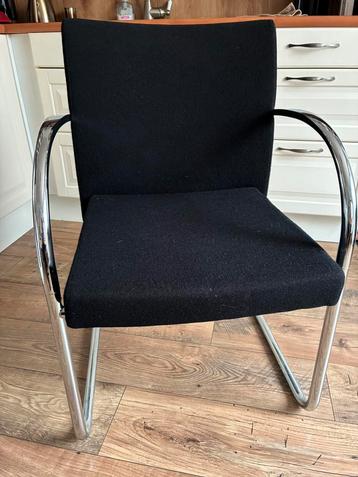 2 artifort bureau/eettafel stoelen beschikbaar voor biedingen