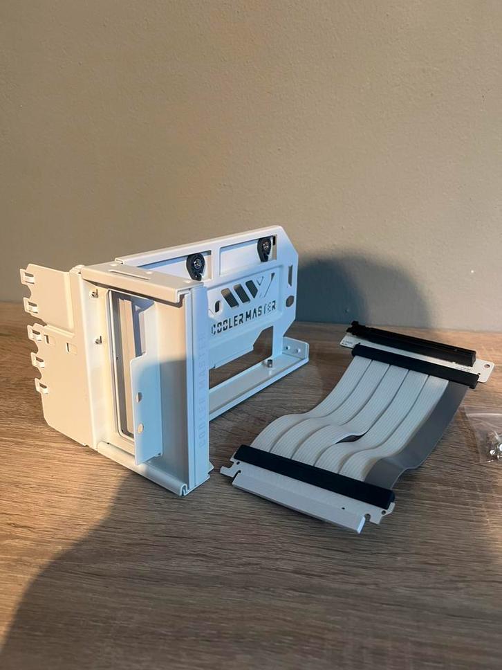 CoolerMaster Vertical GPU Holder V3 - Wit, Computers en Software, Computerbehuizingen, Zo goed als nieuw, Ophalen of Verzenden