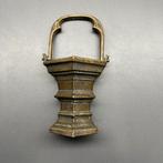 Brocante bronzen wijwaterbakje met bijhorende ophanghaak, Ophalen