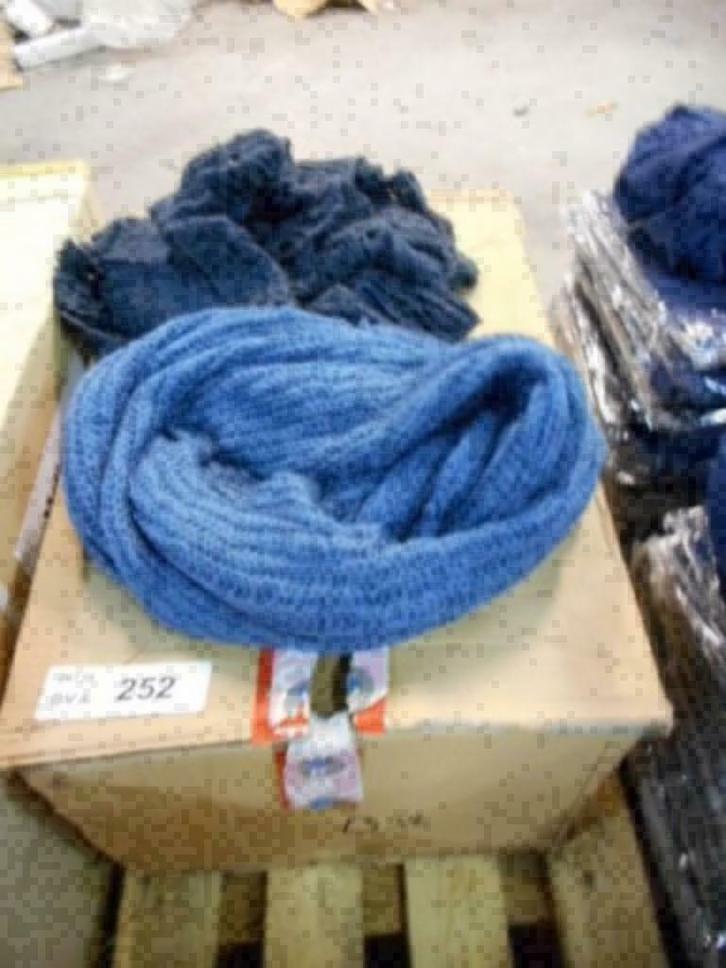 Sjaals cols partij 22 stuks Pandjeshuis Harlingen Fryslan, Kleding | Dames, Mutsen, Sjaals en Handschoenen, Nieuw, Sjaal, Maat 38/40 (M)