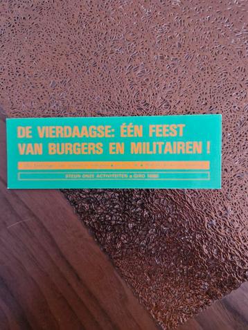 2418 Vierdaagse Sticker - Burgers en Militairen beschikbaar voor biedingen