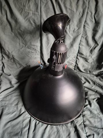 Zwarte hanglamp  beschikbaar voor biedingen