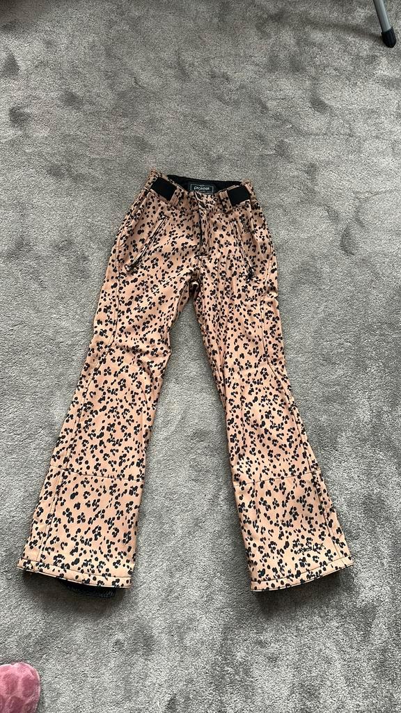 Skibroek meisje panterprint Protest mt 152, Kinderen en Baby's, Kinderkleding | Maat 152, Zo goed als nieuw, Meisje, Sport- of Zwemkleding