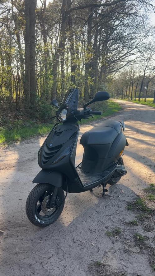 Nette Piaggio Zip 70cc, Fietsen en Brommers, Scooters | Piaggio, Zo goed als nieuw, Zip, Ophalen