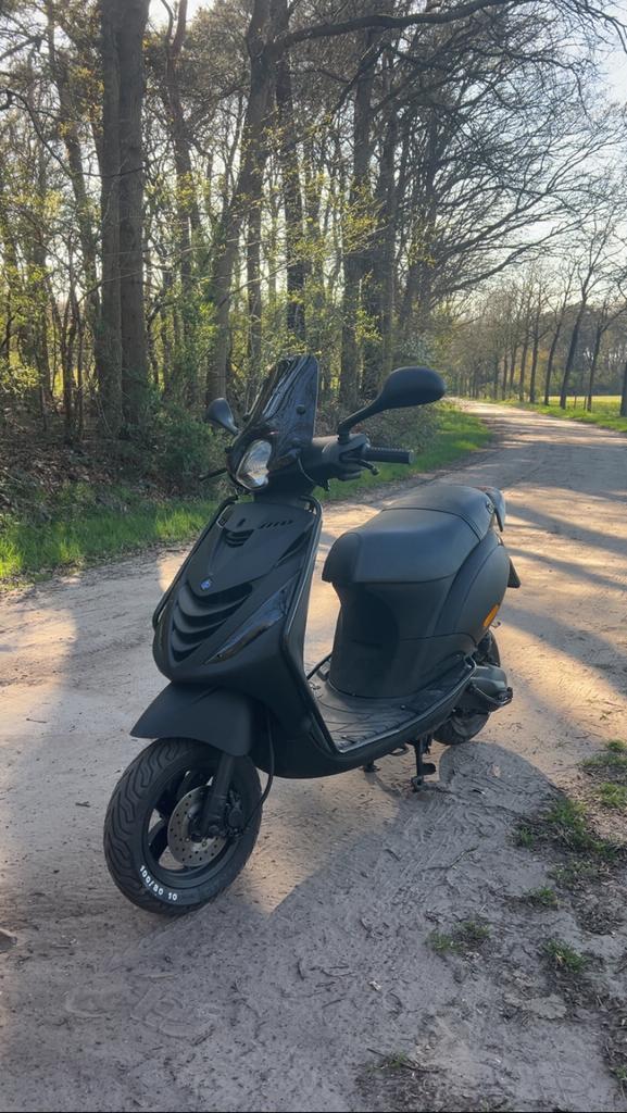Nette Piaggio Zip 70cc, Fietsen en Brommers, Scooters | Piaggio, Zo goed als nieuw, Zip, Ophalen