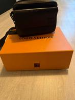 Louis Vuitton tas (boarding messenger), Ophalen of Verzenden, Zo goed als nieuw, Zwart