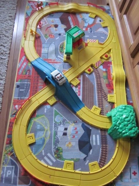 Playskool racebaan met tankstation, hekjes, bruggen helaas, Overige merken, Ophalen of Verzenden, Overige aandrijving, Racebaan