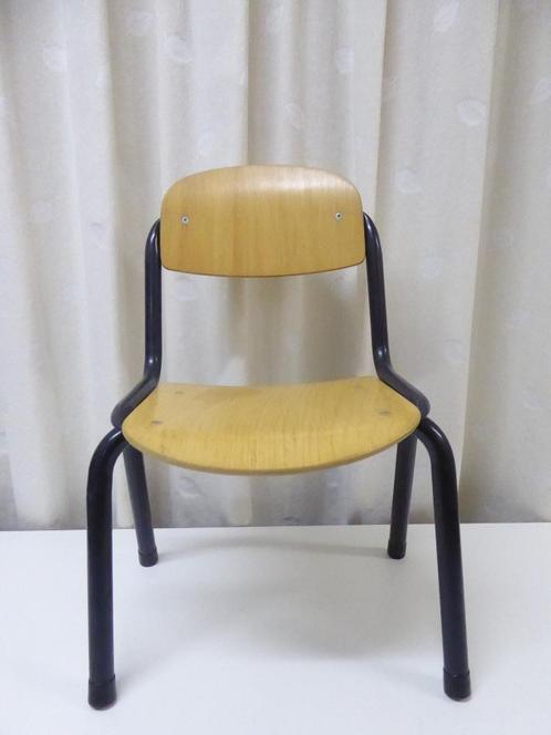 Kinderopvang stoel hout/metaal "klassiek" | i.g.s., Kinderen en Baby's, Kinderstoelen, Zo goed als nieuw, Overige typen, Aanschuifbaar