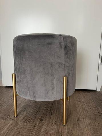 Poef velvet beschikbaar voor biedingen