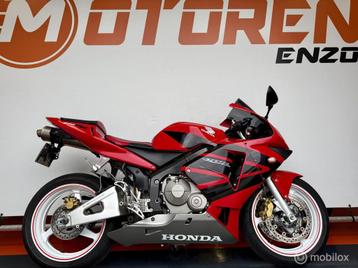 Honda CBR 600 RR SBK TIT. UITLAAT WITTE VELGEN STRAKKE MOTOR beschikbaar voor biedingen