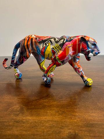 Modern Jaguar Beeld – Graffiti Stijl beschikbaar voor biedingen