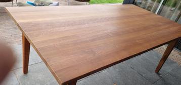 Eettafel van kersenhout 100cm x 200cm beschikbaar voor biedingen