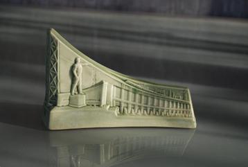 Lenin Monument bij de Waterkrachtcentrale aan de Dnjepr beschikbaar voor biedingen