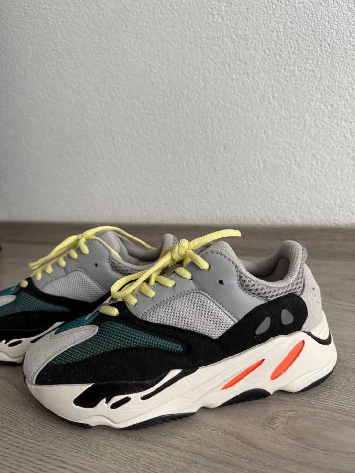 Adidas Yeezy Boost 700 V1 - Wave Runner - maat 38,5, Kleding | Dames, Schoenen, Nieuw, Sneakers of Gympen, Zwart, Ophalen of Verzenden