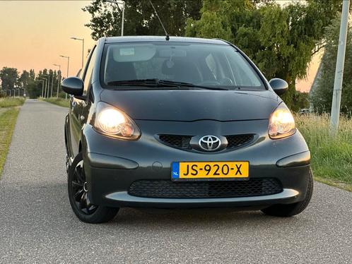 Toyota Aygo 1.0 12V Vvt-i 5DRS 2006 Grijs, Auto's, Toyota, Particulier, Aygo, Airconditioning, Android Auto, Apple Carplay, Centrale vergrendeling