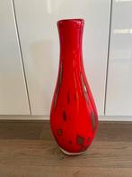 Prachtige rode vaas met goudkleurige details handgemaakt, Ophalen, 50 tot 75 cm, Rood, Glas