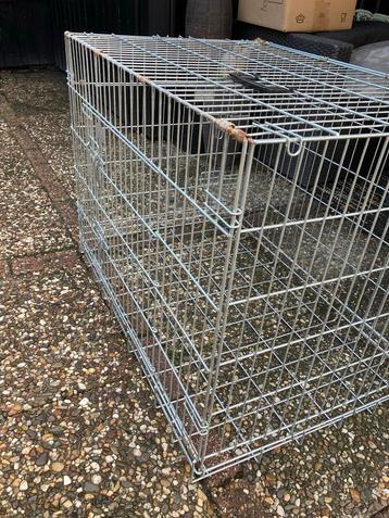 Honden bench. Voor middelgrote hond beschikbaar voor biedingen