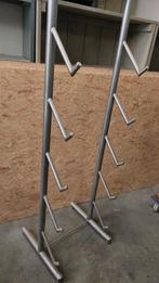 Mooie stevige ijzeren rek, hier gebruikt voor tafelpoten., Ophalen