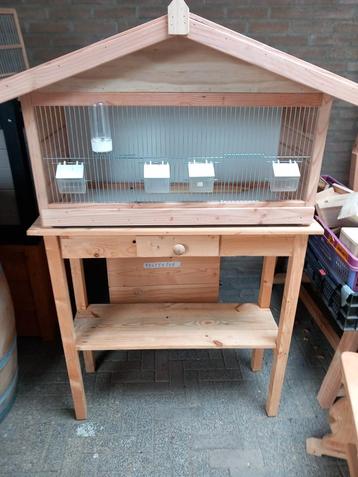 Nieuwe vogel kooi evt met kanaries  beschikbaar voor biedingen