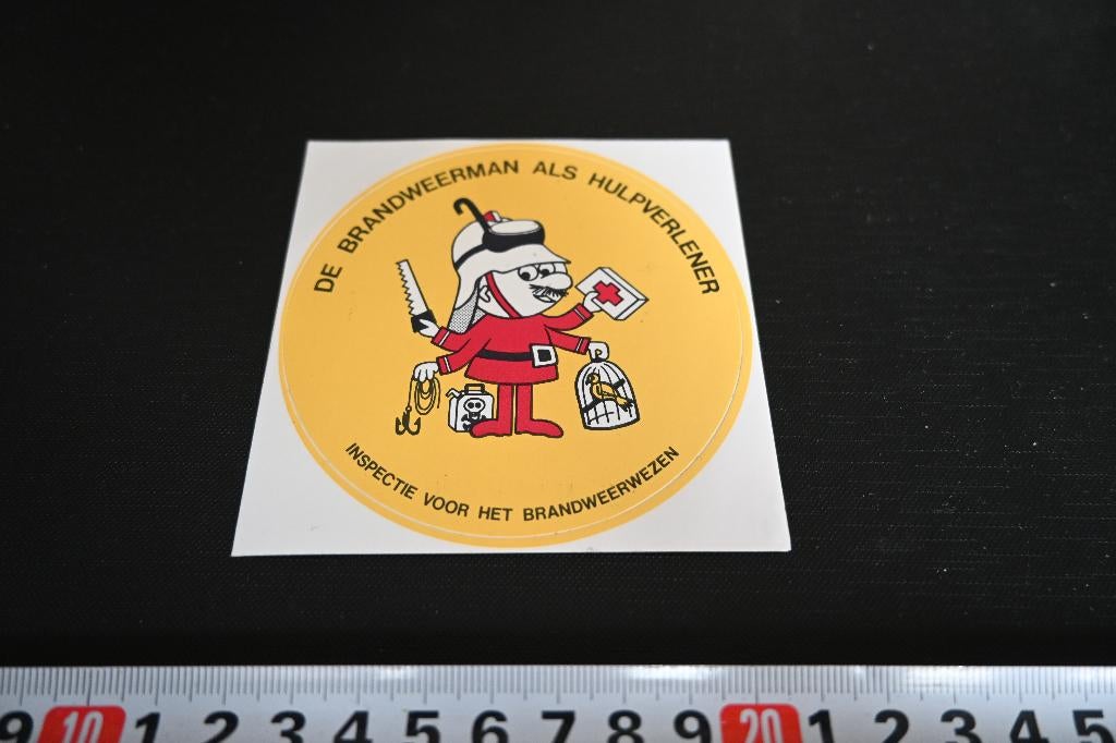 sticker Brandweer De brandweerman als hulpverlener *, Ophalen, Zo goed als nieuw