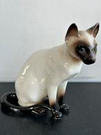 Oud porselein beeld Siamese kat/ poes 15 cm H, Ophalen of Verzenden, Zo goed als nieuw, Dier