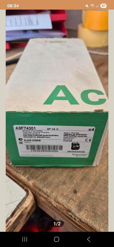 Schneider Electric Acti 9 A9F74301 – 3P 1A C – Doos met 4 st, Hobby en Vrije tijd, Elektronica-componenten, Zo goed als nieuw