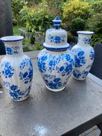 Blauw gedecoreerde Vazen Set - Kaststel, Gebruikt, Blauw, Aardewerk of Porselein, Ophalen of Verzenden