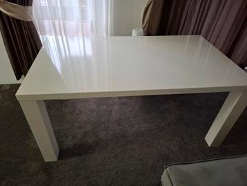 Wit hoogglans eet tafel  beschikbaar voor biedingen